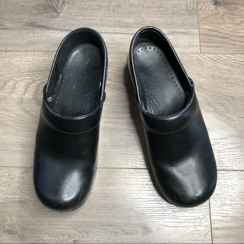 Dansko Classic Black Nursing Clogs sz 37